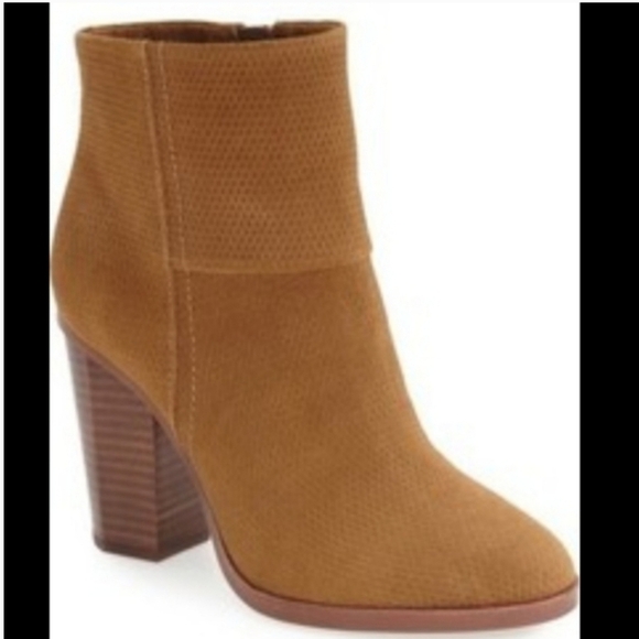 Vince Camuto tan leather Larena chunky heel ankle bootie - Picture 1 of 12